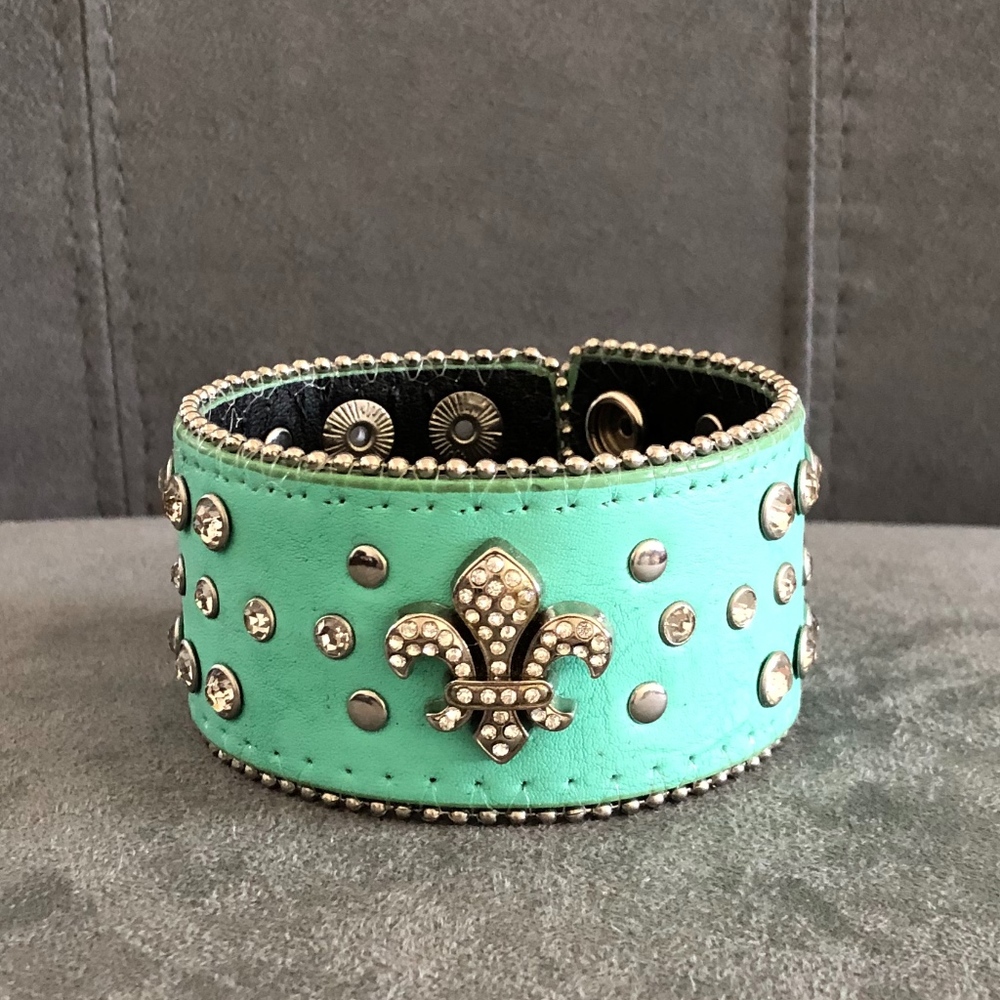 Women's cuff bracelet